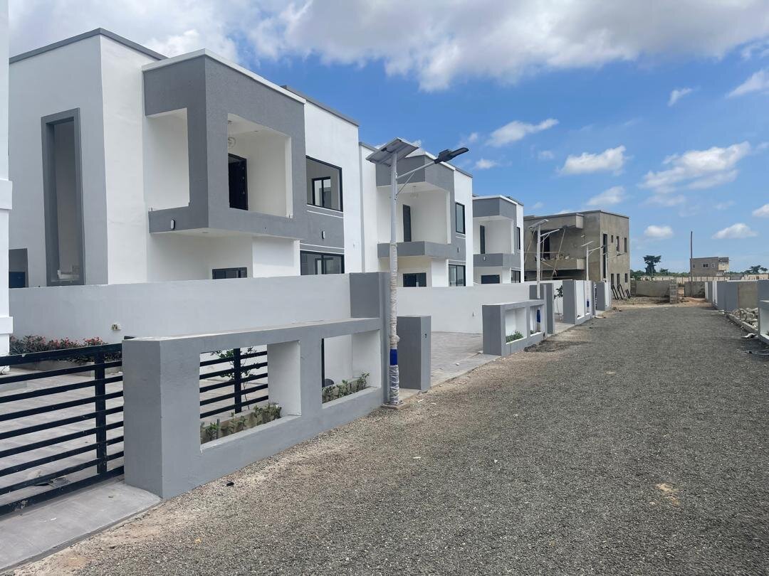 Jolly B home exterior