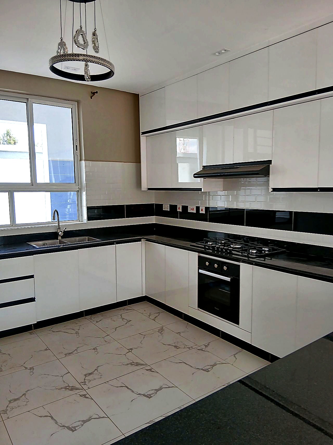 Finished kitchen in a Jolly B home
